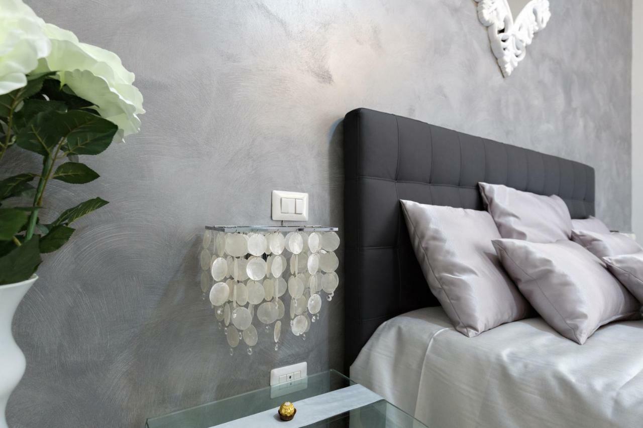 New In! Sophie At Colosseum Rome Bagian luar foto